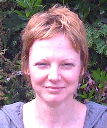 Very experienced Woodwind Teacher specialising in Clarinet and Sax.
Able to teach full range of Woodwind Instruments and all ensembles from jazz / swing band to orchestral. Experienced accompanist Carolyn Beedle BMus (Hons) ALCM PGCE - Director